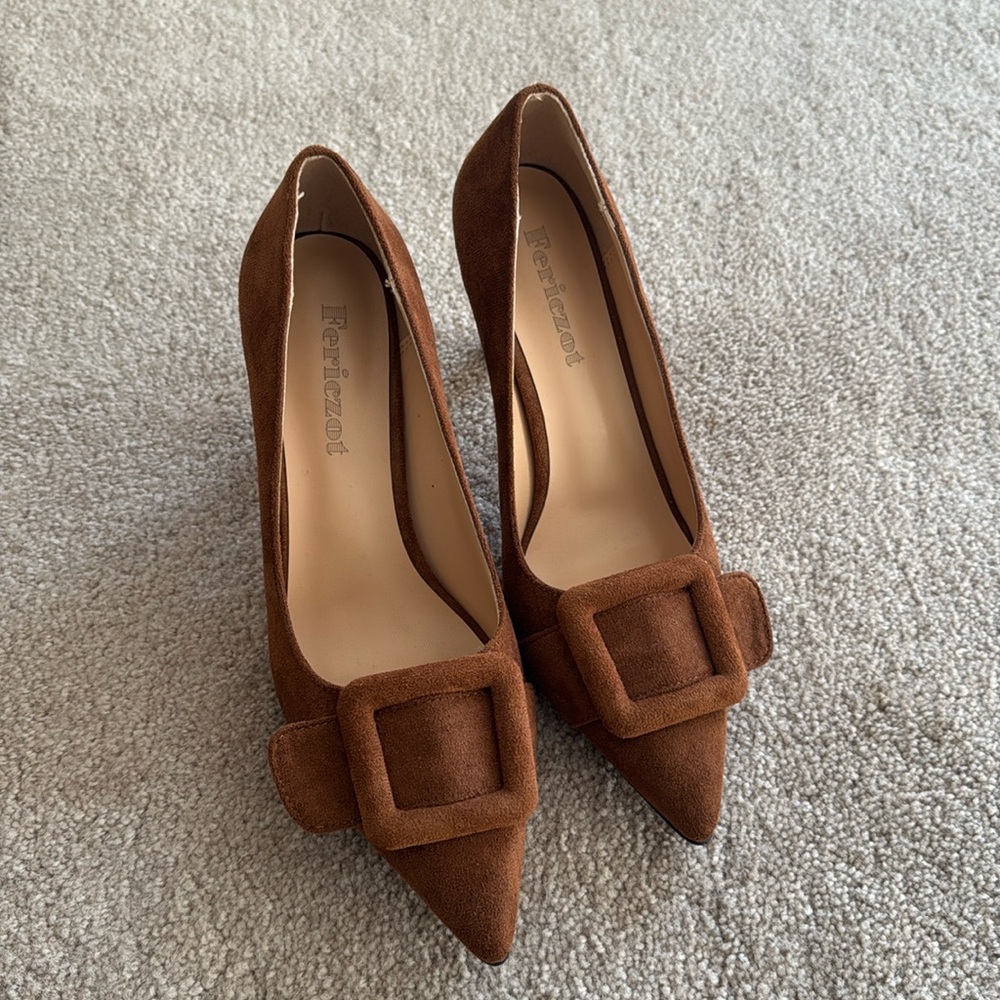 Faux suede buckle pump Sz 7